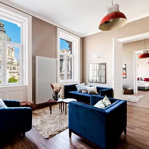 Venus - Italian Stylish Budapest